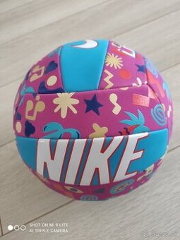Predám volejbalovú loptu NIKE nová