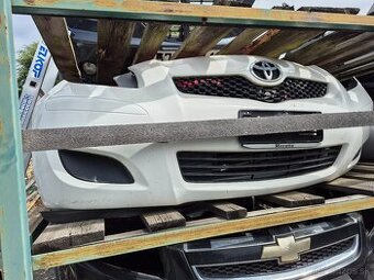 Toyota Yaris II lift rok 2008-2013 nárazník predný