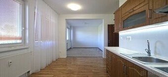 PNORF - tichý 2-izbový nájom s balkónom a výhľadom na Váh