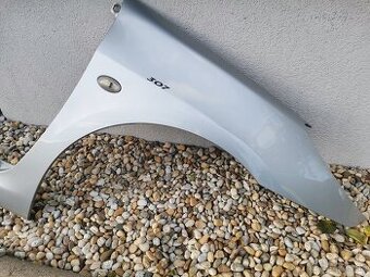 Predný blatník Peugeot 307