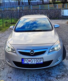 OPEL ASTRA J ENJOY 102 000km Nová STK