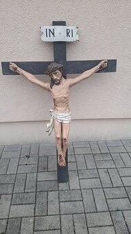 Dreveny kriz s Ježišom (INRI