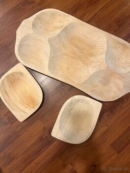 Veľká drevená misa a misky