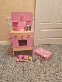 Drevená detská kuchynka