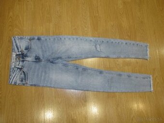 Skinny v. 32 xs, zn. House