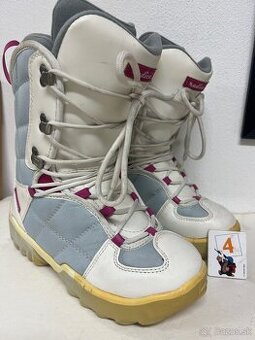 Snowboardové topánky č.4 veľkosti č.39