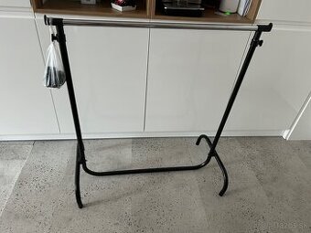 Stender na oblecenie