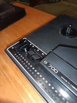 Magnetofón TESLA B700