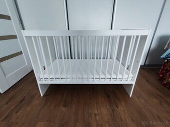 Detská postieľka s matracom