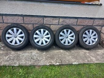 Predám zimné komplety VW 215/60 R16 s pneu Pirelli,s TPMS