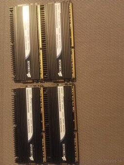 7 x 2 GB DDR3 Corsair + 1 x 4 GB DDR3 Kingston