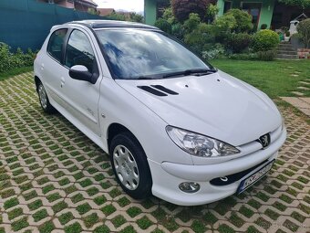 Peugeot 206  1,4 benzín