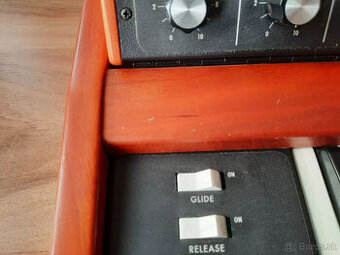 Minimoog Voyager Lunar Cherry, použitý, dobrý stav