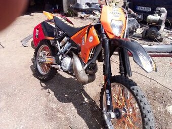 Predám KTM EXC 250 je to 2-tak rok 2001 pojazna