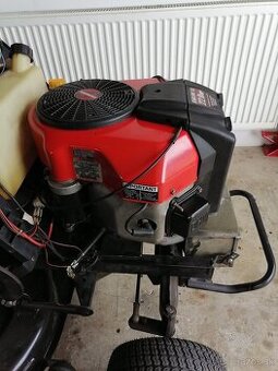 Motor traktorova kosačka, záhradný traktor