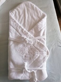 Biela hrubšia zavinovačka a zelená zavinovačka