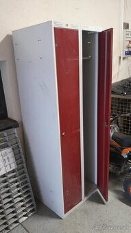 Predam šatnovu skrinku kovovu