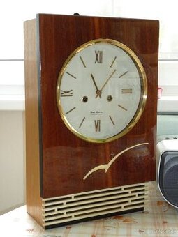 Predám nástenné hodiny Jantar, made in USSR, funkčné