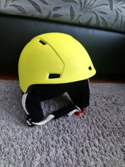 Detská lyžiarska prilba 3 krát použitá ako nová - 1