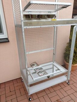 Voliera, klietka pre papagáje, vtáky, zvieratá