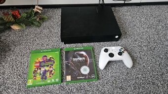 Xbox One X 1TB + joypad a hry