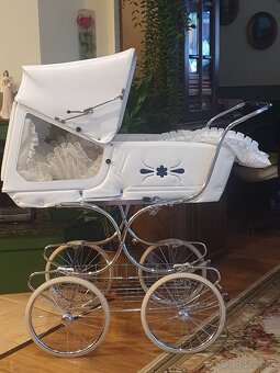 Okienkový kočík zn. Stegner.