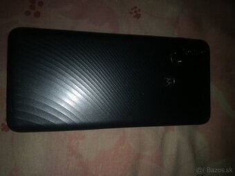 Predám Motorola E40