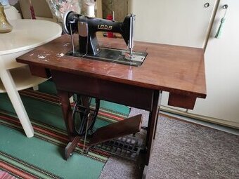 LADA šlapaci šijací stroj, plne funkčný