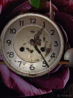 Predám hodinky na súčiastky nastene