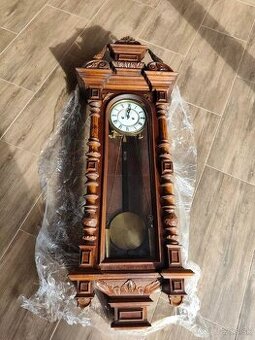 Nástenné dvojzávažové drevené starožitné hodiny