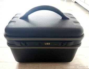 Tvrdy kozmeticky kufrik uzamykatelny