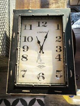 Štýlové nástenné hodiny – Retro kufrík