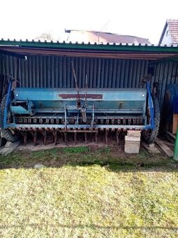 Sejačka Isaria, brány