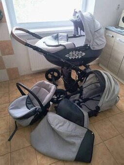 Predám kočík 3-kombinacia s ručne maľovaným ľudovým motívom.