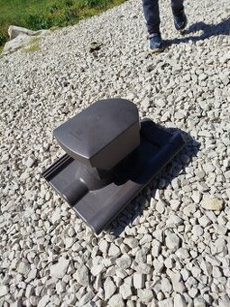 Strešná odvetrávacia škridla