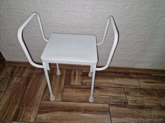 Stolicka do sprchy