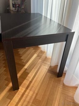 Zachovalý stôl na predaj – 20 €