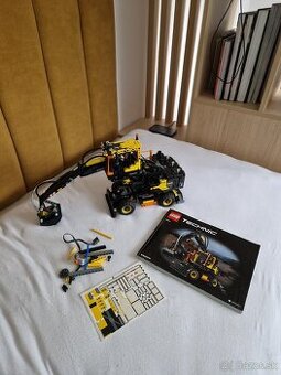 LEGO Technic 42053 Volvo EW160E