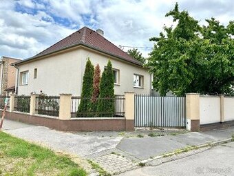 REZERVOVANÉ - Priestranný rodinný dom v lokalite Floreát