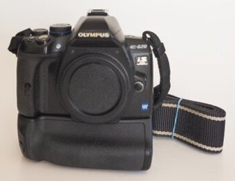 Olympus E-620 .