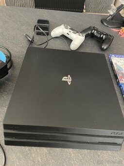Predám ps4 pro zadarmo jeden ovládáč druhý predávam.
