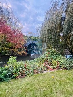 Ponúkame na predaj moderný rekreačný dom v krásnom prostredí