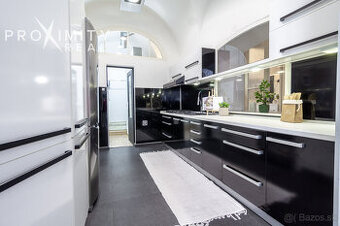 Elegantný historický byt s jedinečnou atmosférou a veľkoryso