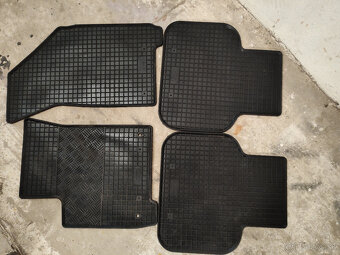 Predám príslušentvo na Fiat Freemont