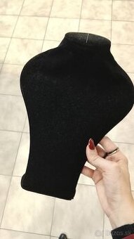 Busty na vešanie bižutérie - 1