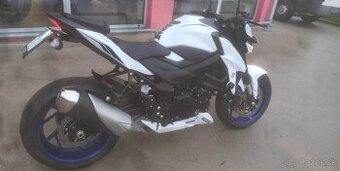 Suzuki GSX-S750