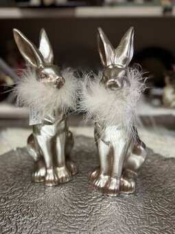 Glamour strieborné zajačiky s páperím – luxusná dekorácia