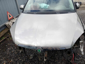 Predám  prednú kapotu na Fabiu II. Roomster