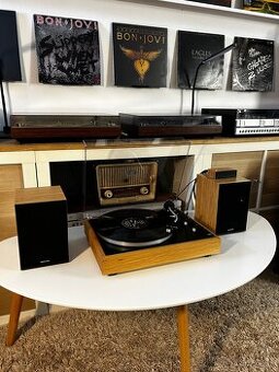 Gramofon Tesla s reproduktormi