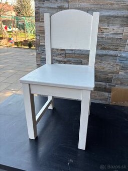 Detská drevená stolička